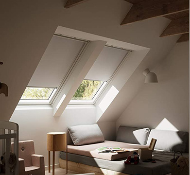 mezzanine avec store occultant beige velux