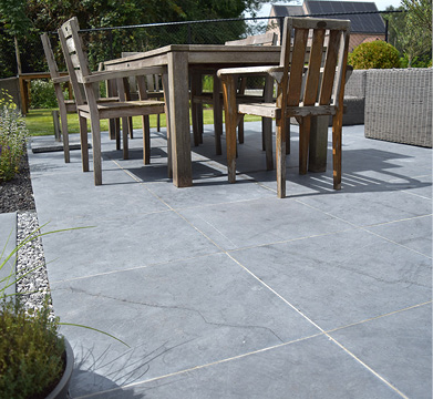 terrasse avec mobilier de jardin