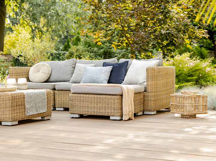 mobilier de jardin en bois naturel